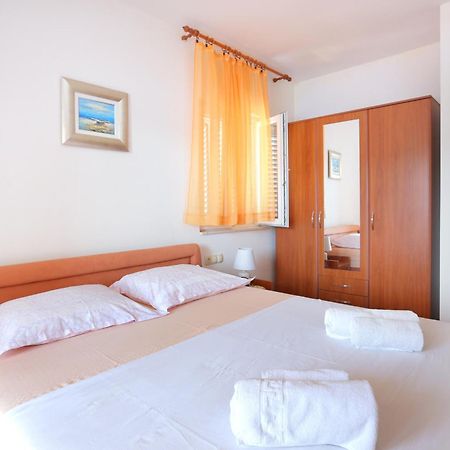 Apartments By The Sea Seget Vranjica, Trogir - 13771 客房 照片