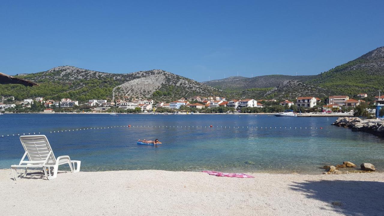 Apartments By The Sea Seget Vranjica, Trogir - 13771 外观 照片
