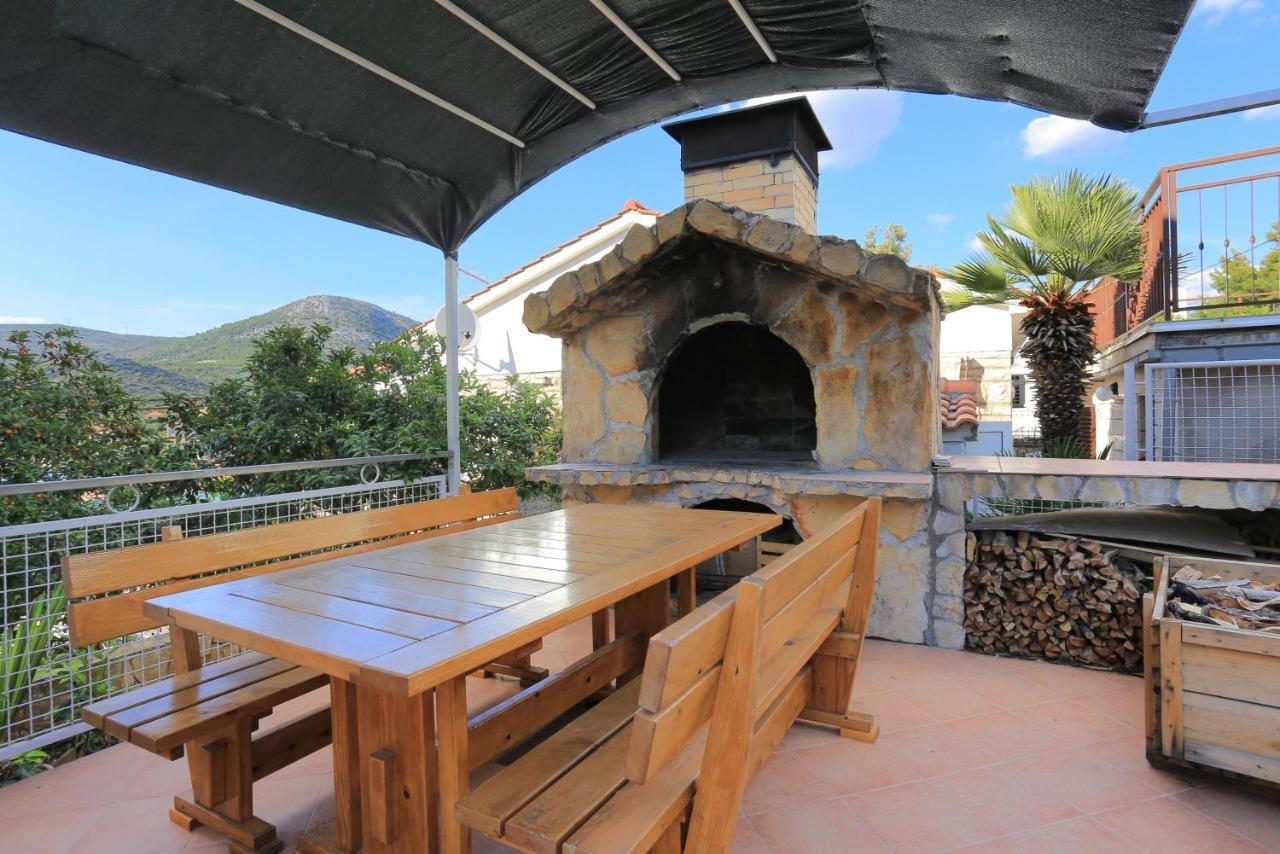 Apartments By The Sea Seget Vranjica, Trogir - 13771 外观 照片