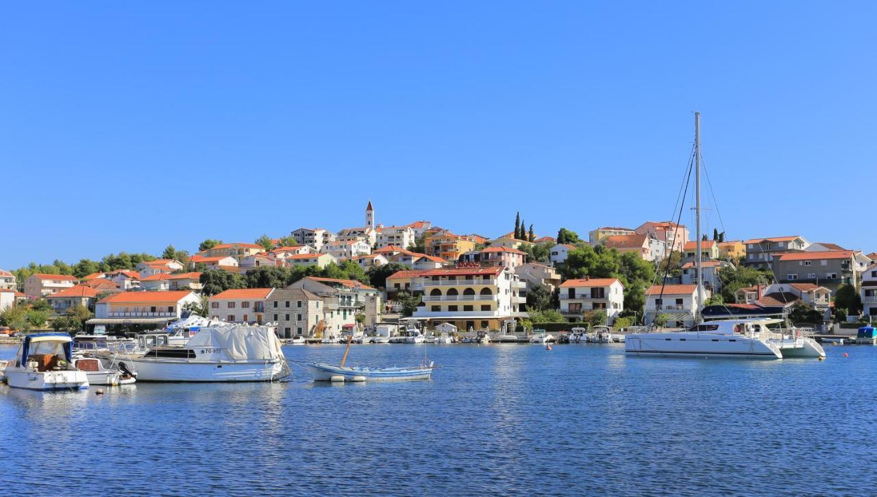 Apartments By The Sea Seget Vranjica, Trogir - 13771 外观 照片