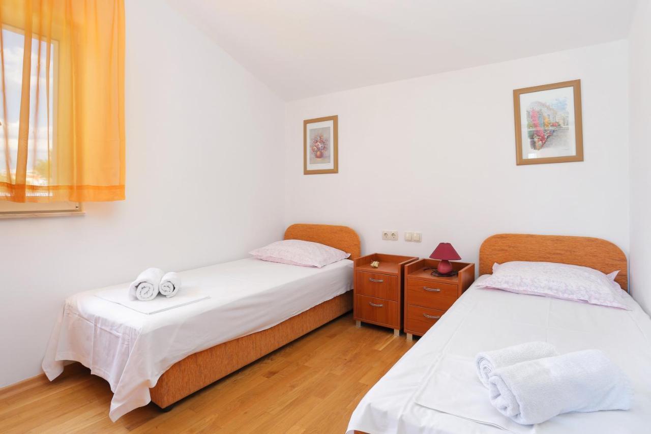 Apartments By The Sea Seget Vranjica, Trogir - 13771 外观 照片