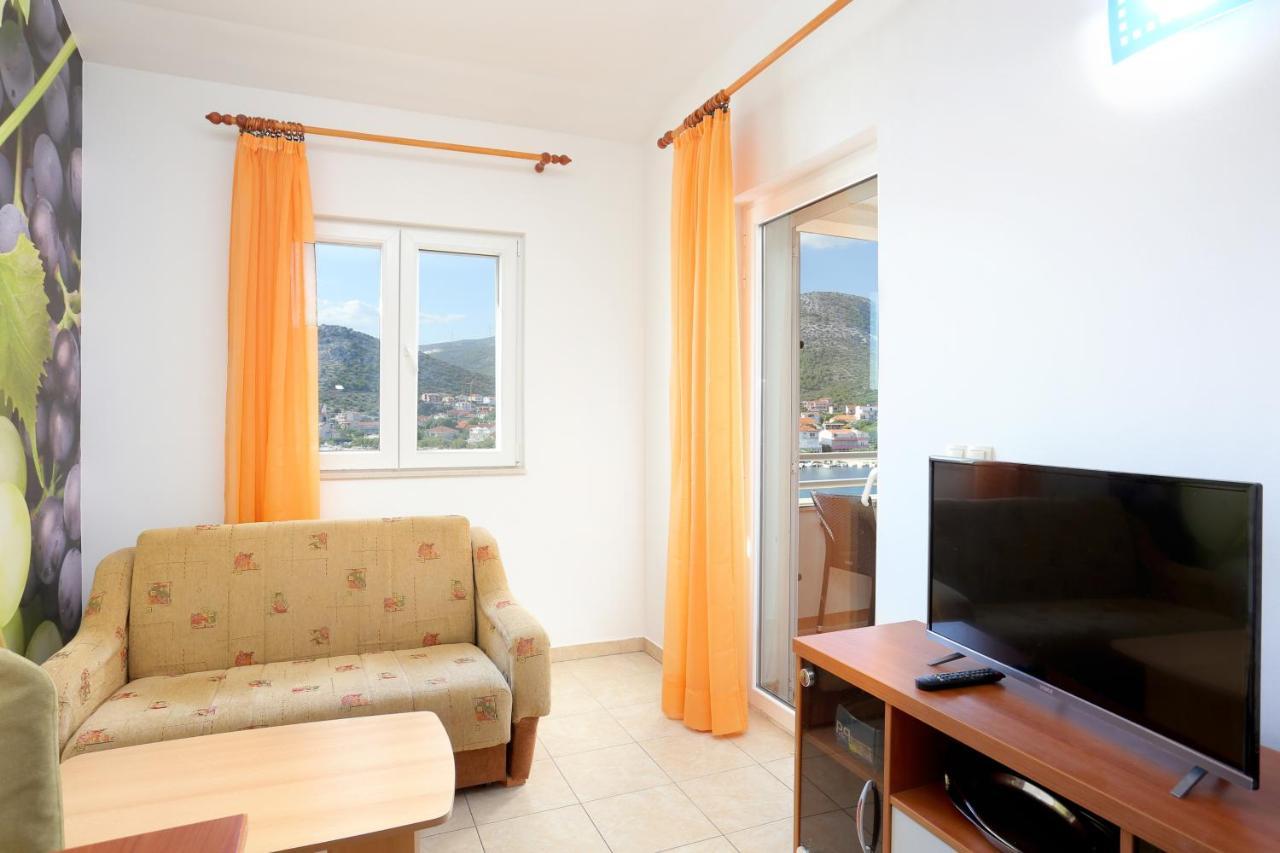 Apartments By The Sea Seget Vranjica, Trogir - 13771 外观 照片