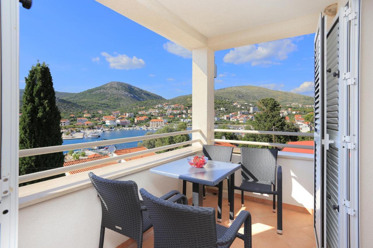 Apartments By The Sea Seget Vranjica, Trogir - 13771 外观 照片