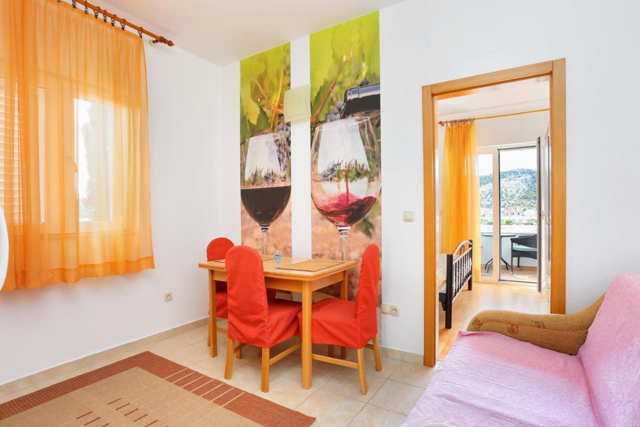 Apartments By The Sea Seget Vranjica, Trogir - 13771 外观 照片