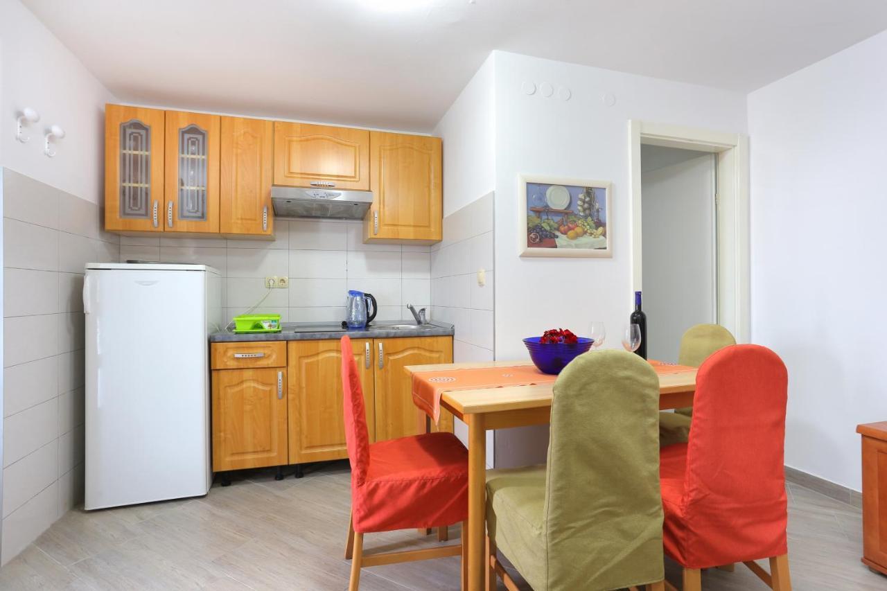 Apartments By The Sea Seget Vranjica, Trogir - 13771 外观 照片
