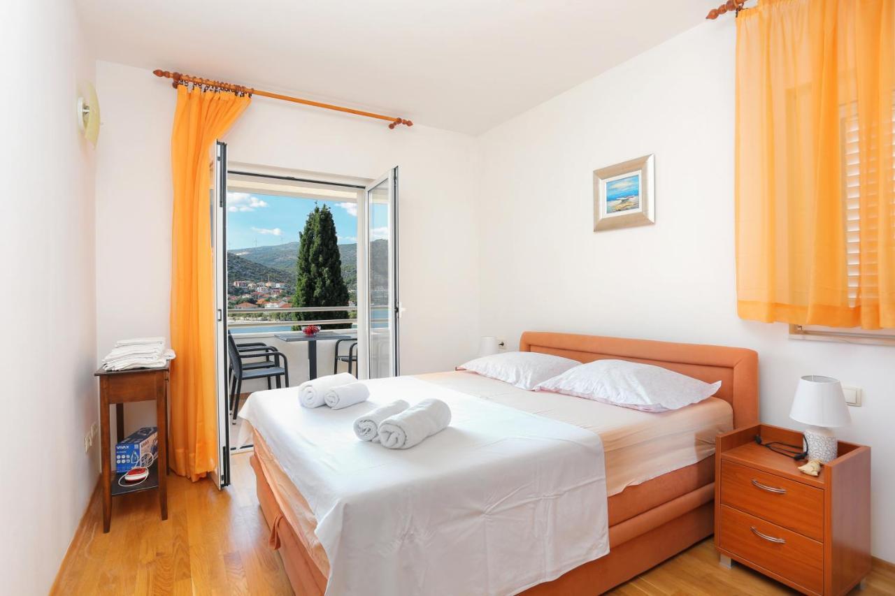 Apartments By The Sea Seget Vranjica, Trogir - 13771 外观 照片