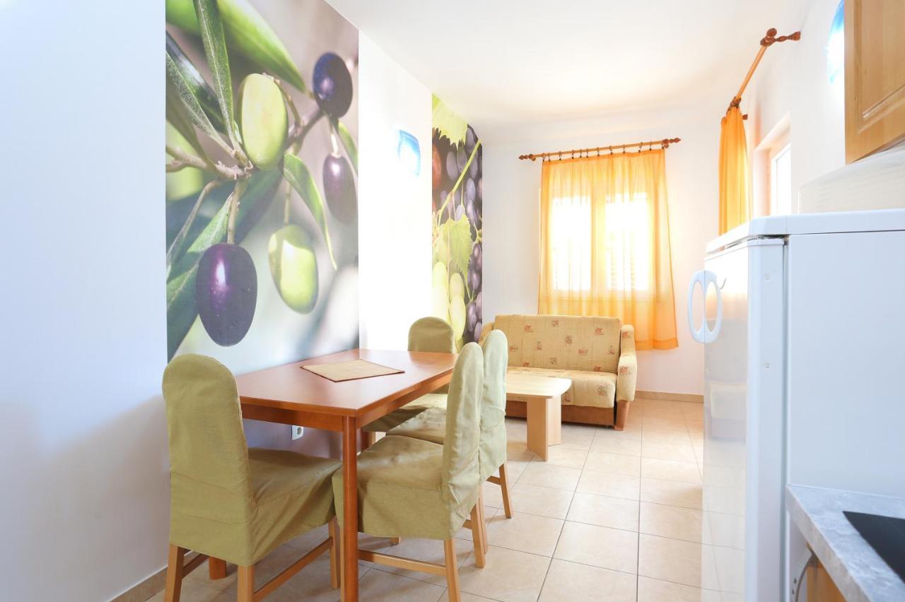 Apartments By The Sea Seget Vranjica, Trogir - 13771 外观 照片
