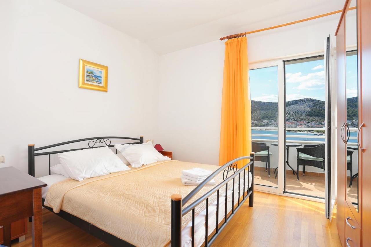 Apartments By The Sea Seget Vranjica, Trogir - 13771 外观 照片