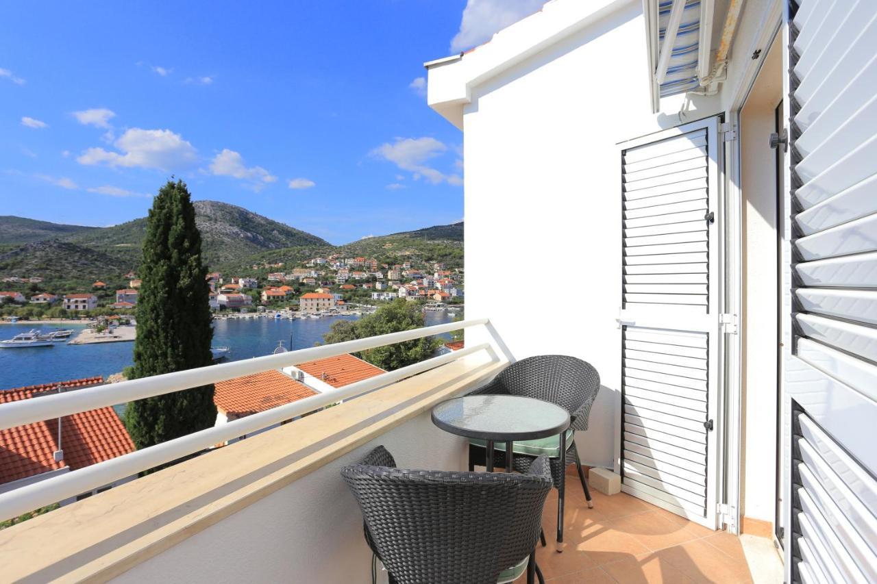 Apartments By The Sea Seget Vranjica, Trogir - 13771 外观 照片