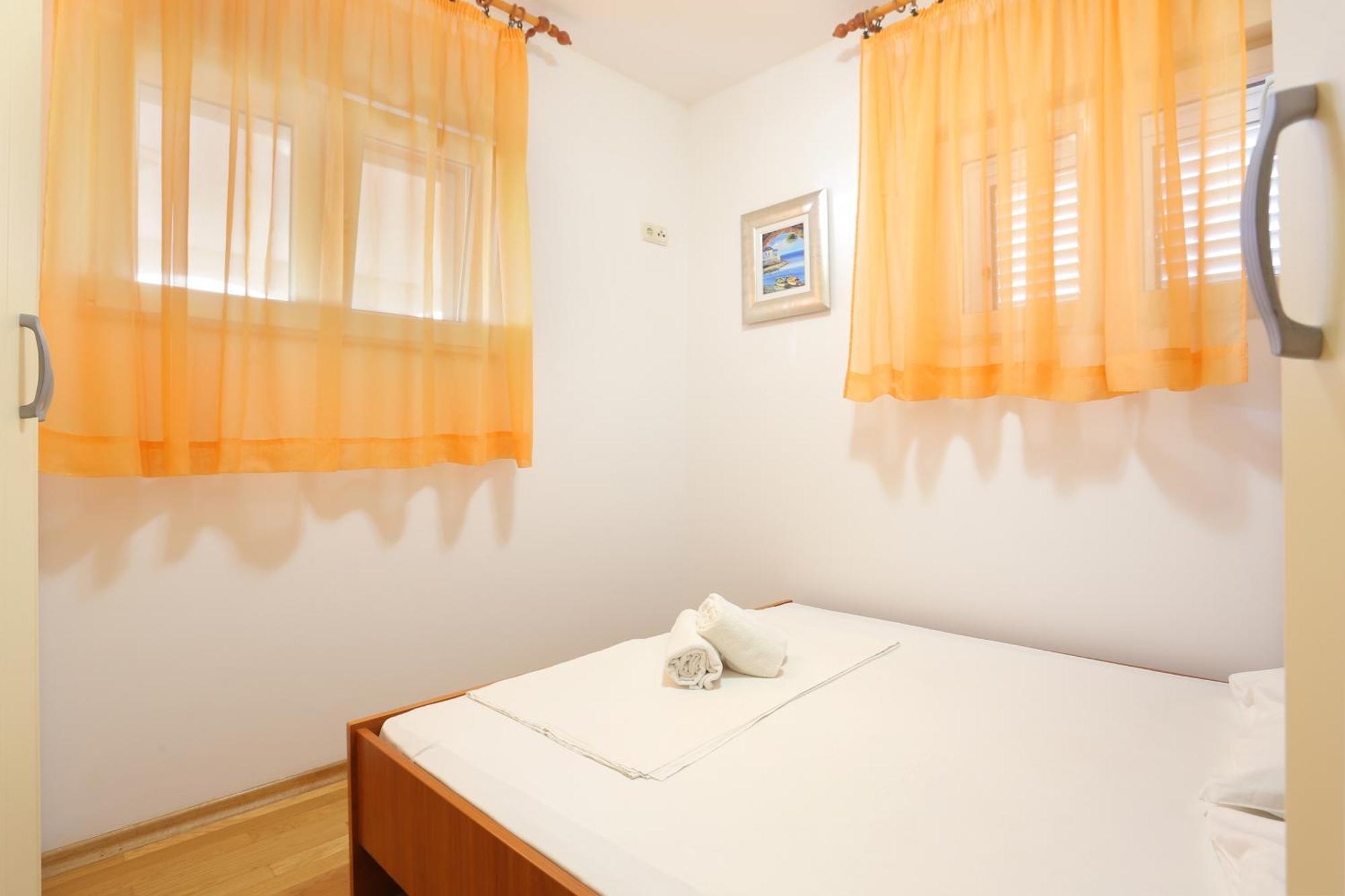 Apartments By The Sea Seget Vranjica, Trogir - 13771 客房 照片